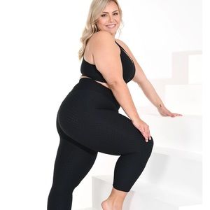 Croco Skin™ Curvy Cropped Leggings Black